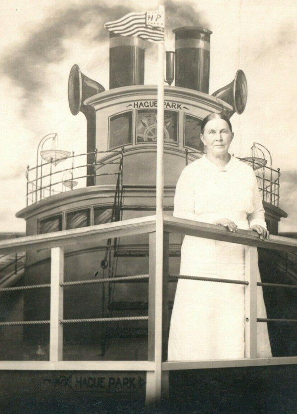 Hague Park - Nice Selection Of Old Post Cards (newer photo)